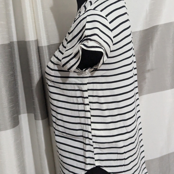 H&M Black & White Stripes Viscose Crewneck Blouse. Size: Small - Picture 7 of 11